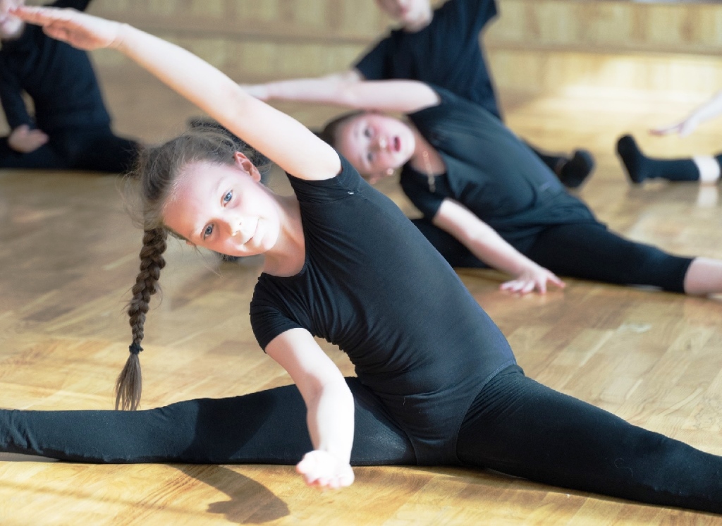 Flexibility in Motion Enhancing Flexibility for Ballroom Dance
